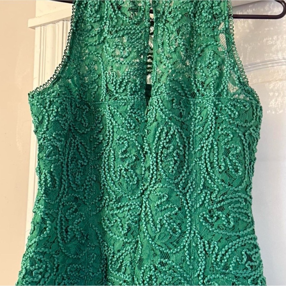 White House Black Market Textured Green Sleeveless Blouse - Picture 2 of 3